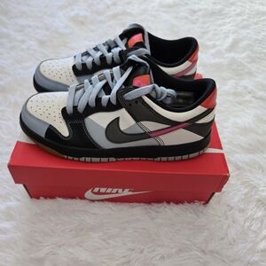 Nike Black and White Sneakers